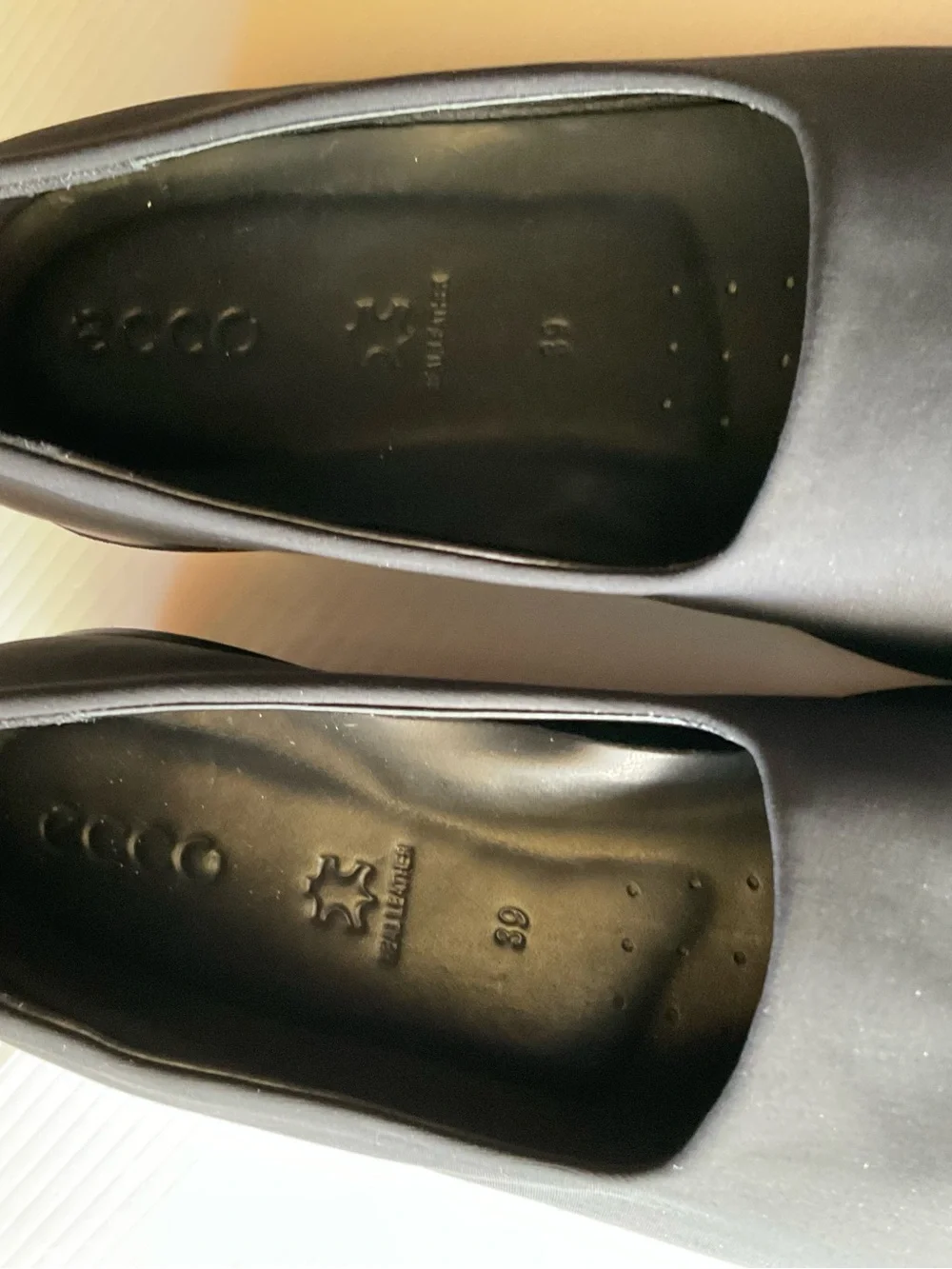 Ecco Women’s Black Slip-On Loafers Size 8 (39)